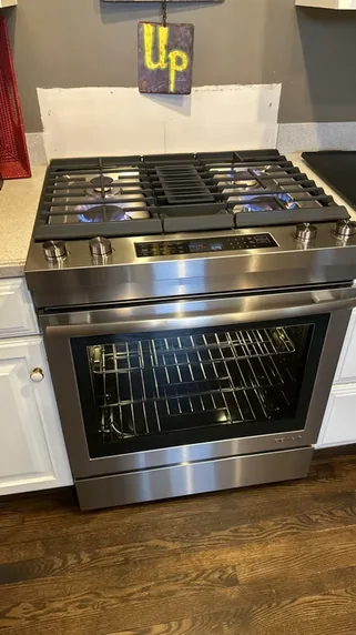 A freestanding gas range with downdraft ventilation.